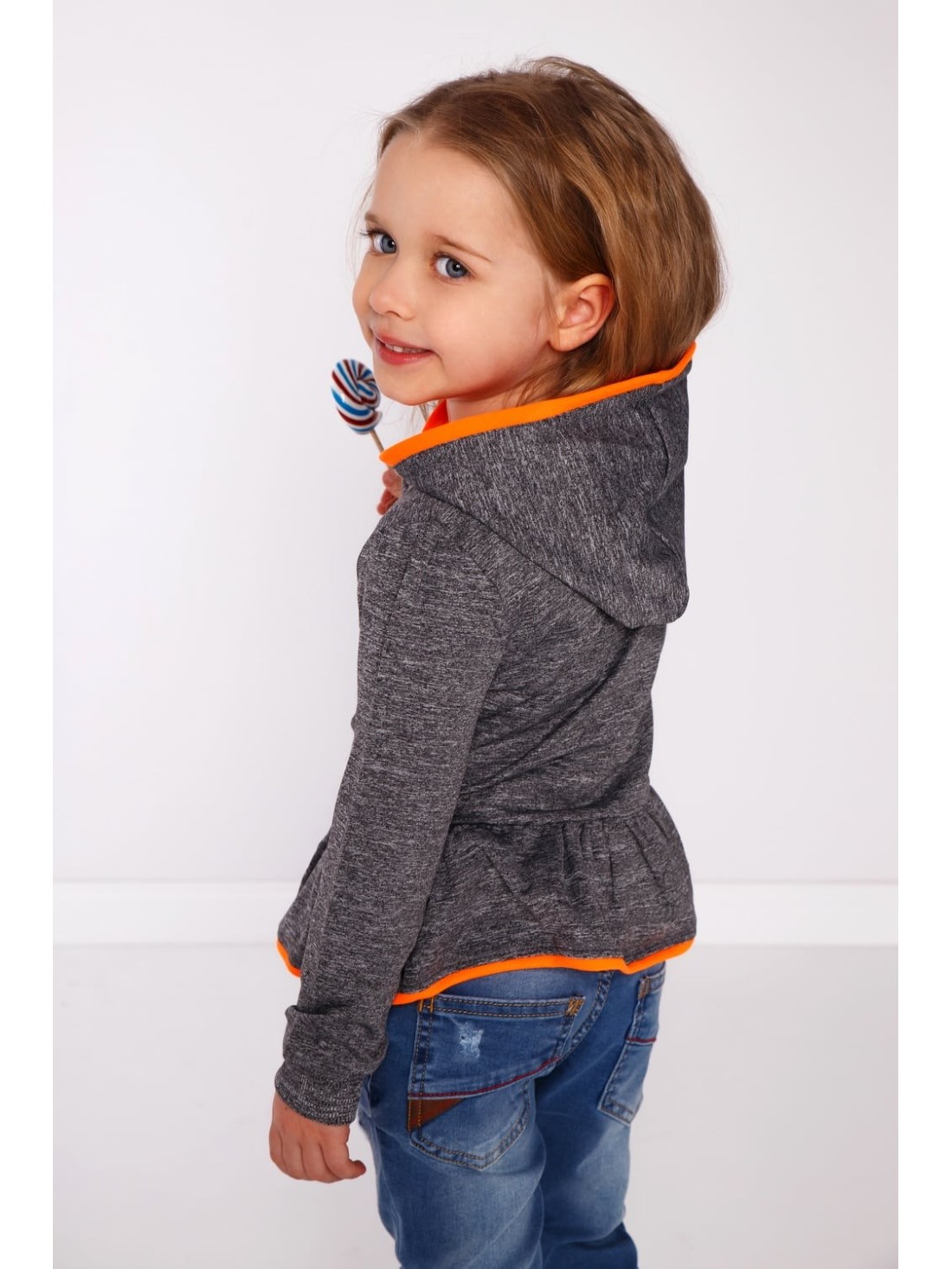 Graues Sweatshirt mit orangefarbenen Elementen NDZ7724 – Online-Shop – Boutique